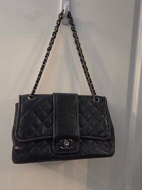 Chanel Navy Blue Quilted Leather Elementary Chic Flap Bag